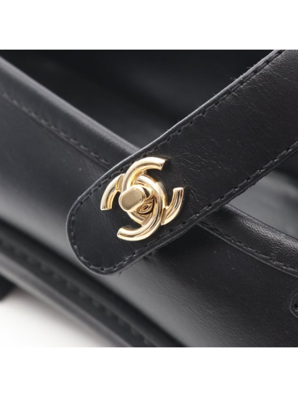 Chanel Loafers CC Logo Turnlock Black Leather - Picture 9 of 9
